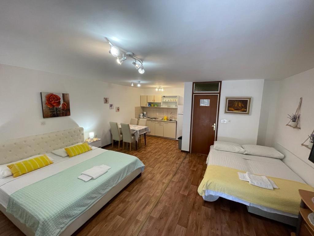 Apartmani Mavrinac Nerezine Habitación foto